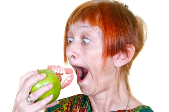 מהם תוספי תזונה שעוזרים לשמור על בריאות השיניים ומונעים חורים בשיניים?