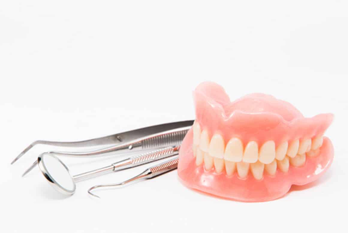 סוגי שיניים תותבות והשמירה על ניקיונן