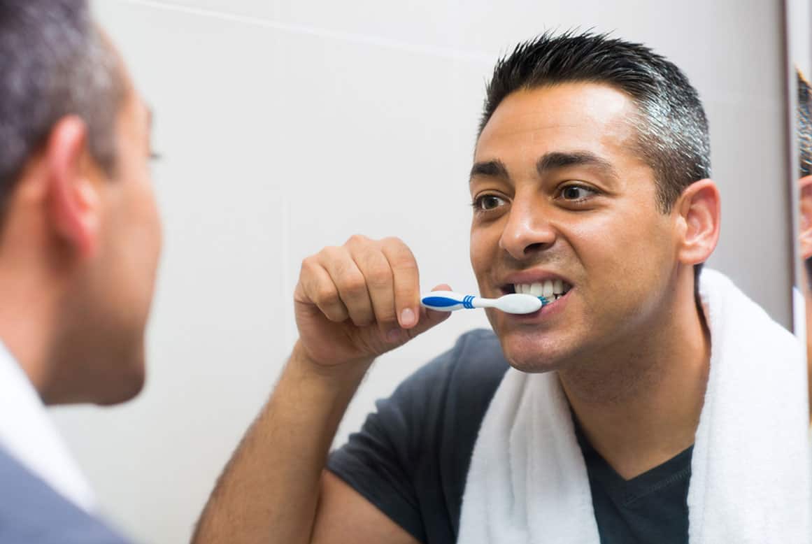 צחצוח שיניים – על שימוש נכון במברשות ובמשחות השיניים